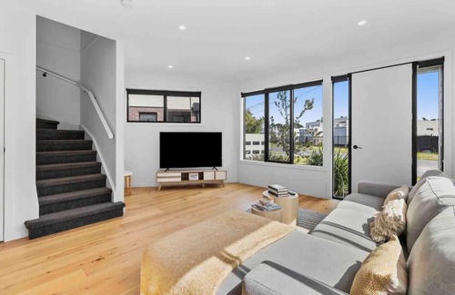 Tootgarook House | Capel Sound luxury 3 bedroom townhouse only minutes walk to the front beach.