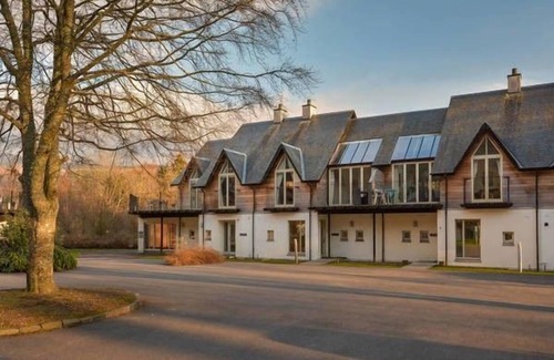Kenmore Cottage | Capercaillie - sleeps 6 guests in 3 bedrooms