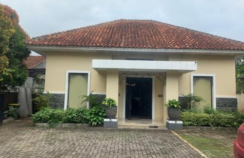 Purwokerto Hotel | Capital O 93872 Natura Guest House Syariah Near alun alun kota purwokerto