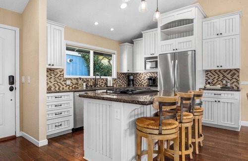 Capitola House | Capitola Village Home - Free Parking & Sleeps 8!