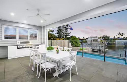 Surfers Paradise House | Capri Waterfront Resort-Style 5BR & Pool