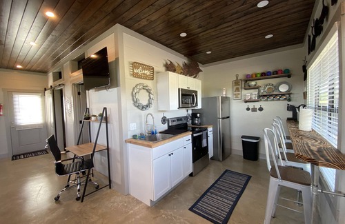 Caldwell Cabin | Captain's Cabin at Copperas Creek with Fenced Yard