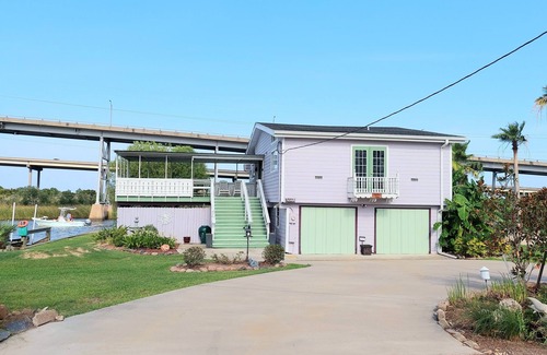 Lakeview  Jefferson County House | CAPTAIN'S CAPTAIN-Waterfront House