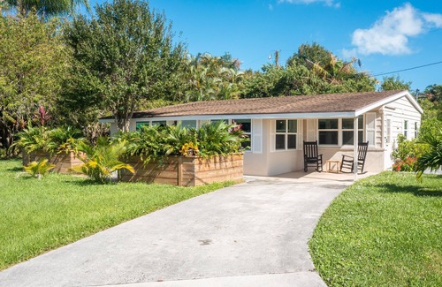 Rock Ridge House | Captain's Chest - 5 min to beach - 2bed 2bath Whole house