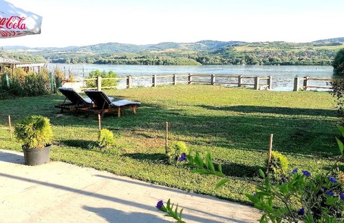 Cerevic House | Captain's house by the Danube river