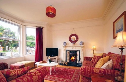 Edern Villa | Captain's House - Morfa Nefyn, Pwllheli, North Wales. Beach, Golf, Walks.