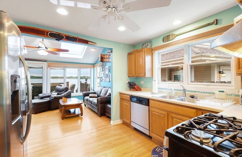 Fox Lake House | Captain's Quarters 2/2 Lake Life Dream Home
