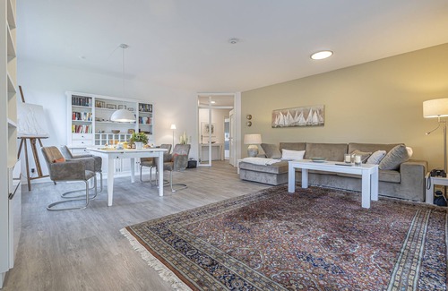 Gluecksburg Apartment | Captain's Suite