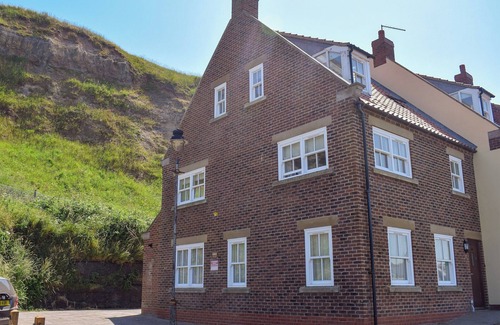 Whitby Cottage | Captains Cottage - E3643