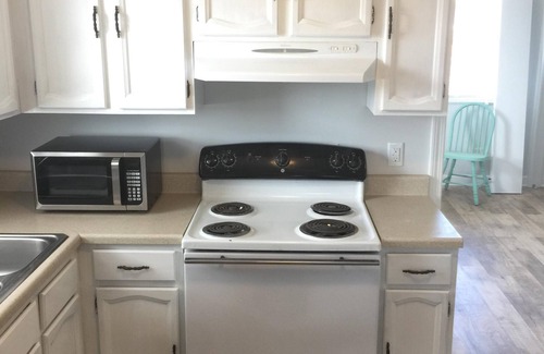 Nags Head Apartment | Captains Quarters, Less than 1 block to the beach!Covered Porch, Full Kitchen