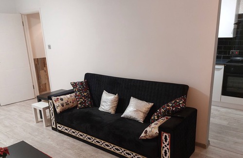 Waltham Cross Apartment | Captivating 1-Bed Apartment in Waltham Cross