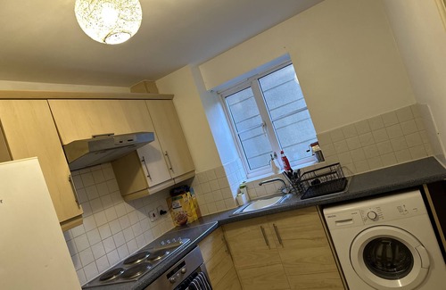West Bromwich Apartment | Captivating 2-bed Apartment in West Bromwich