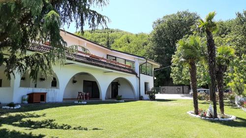 Montefiore Conca House | Cara Pace in collina per gruppi