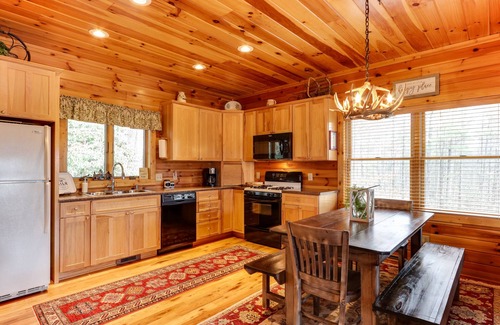 Fleetwood Cabin | Caravan Cabin - 5 SECLUDED ACRES - Beautiful Views