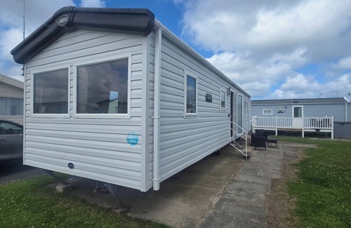Rhyl Cabin | Caravan Kirsty 3 Bedroom