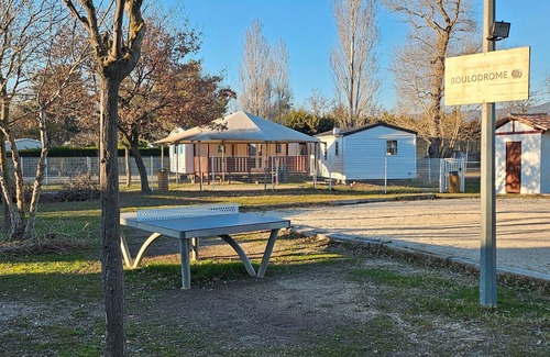 La Roque-d'Antheron RV Rental | Caravan 'Mobil-home' with Shared Pool, Private Terrace and Air Conditioning