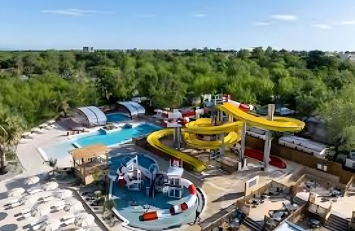 Plage d'Argeles RV Rental | Caravan 'Mobil-Home' with Shared Pool and Private Terrace