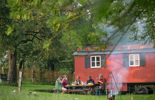 Lennestadt Apartment | Caravan under the pear tree, 10sqm, 1 living/bedroom, max. 2 persons