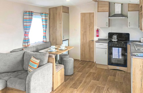 Chapel Saint Leonards House | Caravan with one double and two twin.