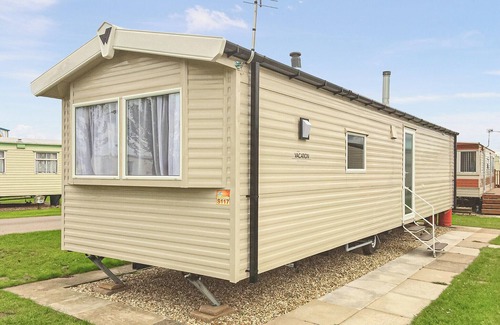 Chapel Saint Leonards House | Caravan with one double and two twin.