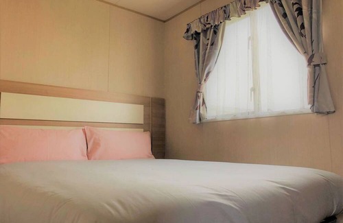 Chapel Saint Leonards House | Caravan with one double and one twin.
