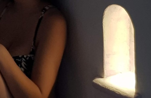 Saint Usuge House | Caravane Insolite Entierement en Bois Immergée en Pleine Nature