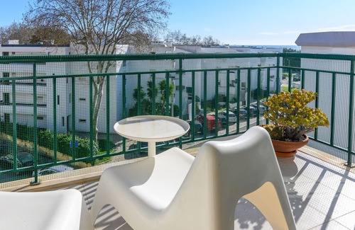 Carcavelos Apartment | CARCAVELOS BEACH. A wonderful 2 bedroom apartment