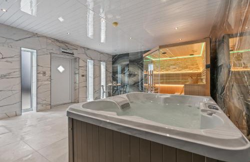 Roath Apartment | Cardiff Spa Escape - Sleeps 5