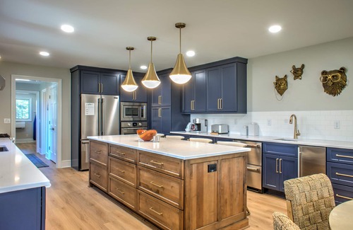 Penrose House | Cardinal's Roost 7 bedroom retreat with a hot tub and fire pit