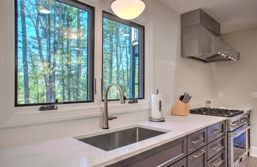 Penrose House | Cardinal's Roost 7 bedroom retreat with a hot tub and fire pit