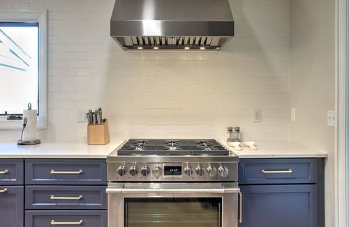 Penrose House | Cardinal's Roost 7 bedroom retreat with a hot tub and fire pit