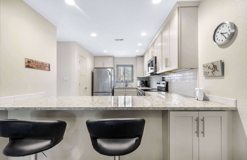 Sunrise Beach Condo | Carefree Tranquility at the Lake – Waterfront Stay for 4 w/Resort Amenities