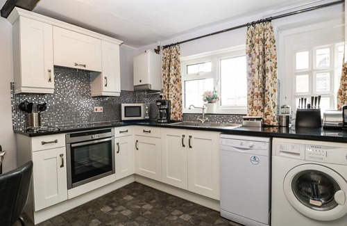 Ludwel Cottage | CARIAD COTTAGE, family friendly, character holiday cottage in Ludlow