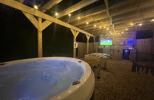 St. Florence House | Cariad Pod Set In a Beautiful Location