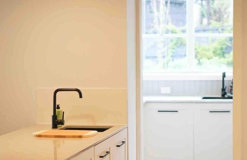 Newstead House | Carinya Charming Newstead home