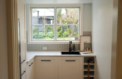 Newstead House | Carinya Charming Newstead home