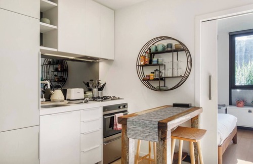 Carlton Apartment | Carlton meets Fitzroy at this Leafy Urban Hideaway