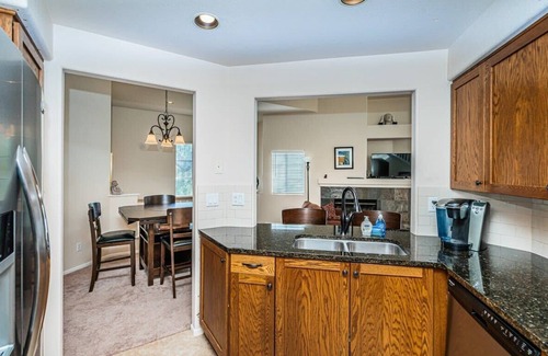 Carmel Mountain Ranch Condo | Carmel Mountain Condo- Pool and Panoramic Views!