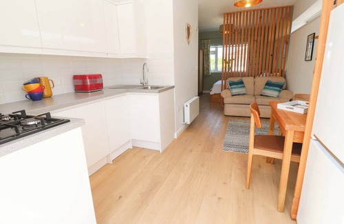 Illogan Cottage | CARN BREA, pet friendly, with hot tub in Redruth