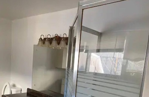 Carnegie House | Carnegie home- close to shops and highway