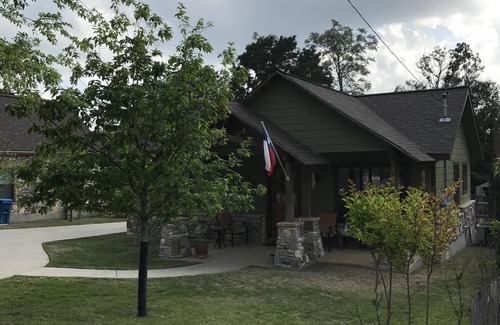 Kerrville Cottage | Carol's Cottage in the quaint Methodist Encampment neighborhood