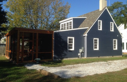 St. Michaels Cottage | Carpenter St. Cottage In the Heart of St Michaels Village - Large Screened Porch