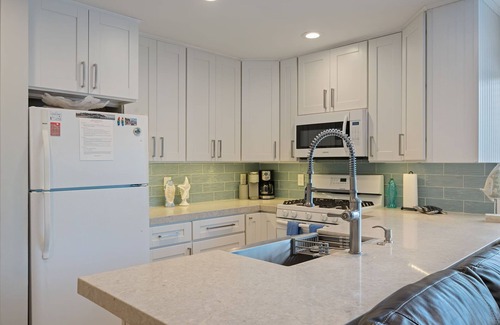 Carpinteria Condo | Carpinteria Beach Getaway - Steps from the Sand! DISCOUNTED WEEKLY & MONTHLY