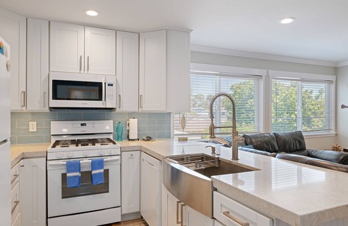 Carpinteria Condo | Carpinteria Beach Getaway - Steps from the Sand! DISCOUNTED WEEKLY & MONTHLY