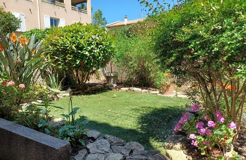 Carqueiranne Apartment | Carqueiranne 65 m2 T3 quiet and air-conditioned (4 pers) 5 mns from the beach.