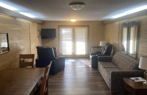 Gatlinburg Cottage | Carr's Cottages Suites 10 & 11