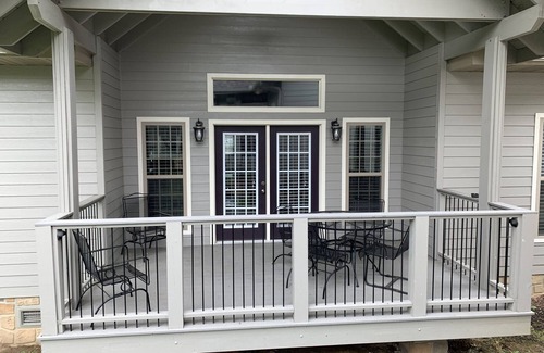 Gatlinburg Cottage | Carr's Northside Cottages - 4 Queen Beds