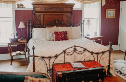 Stillwater House | Carriage House - Aurora Staples Inn