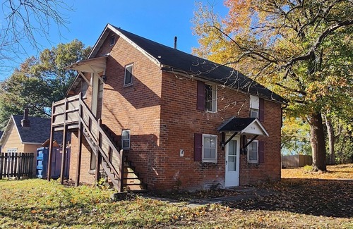 Fayette Condo | Carriage House by CMU - Lower Condo - Kitchen, King Bed, 70" TV Fast WiFi & AC