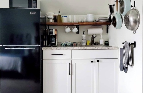 Italian Village Apartment | Carriage House | High St .2 mi | K9s Welcome